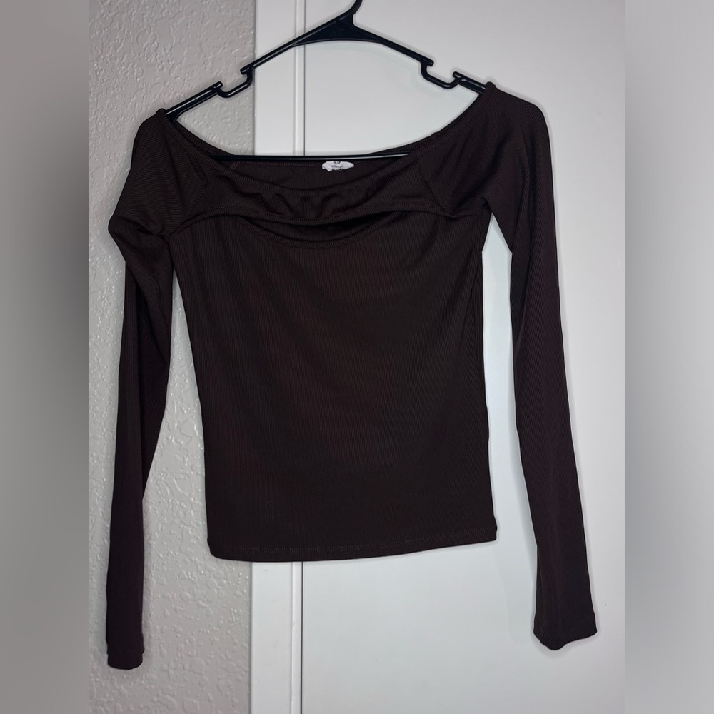 Dark brown woman’s long sleeve top.